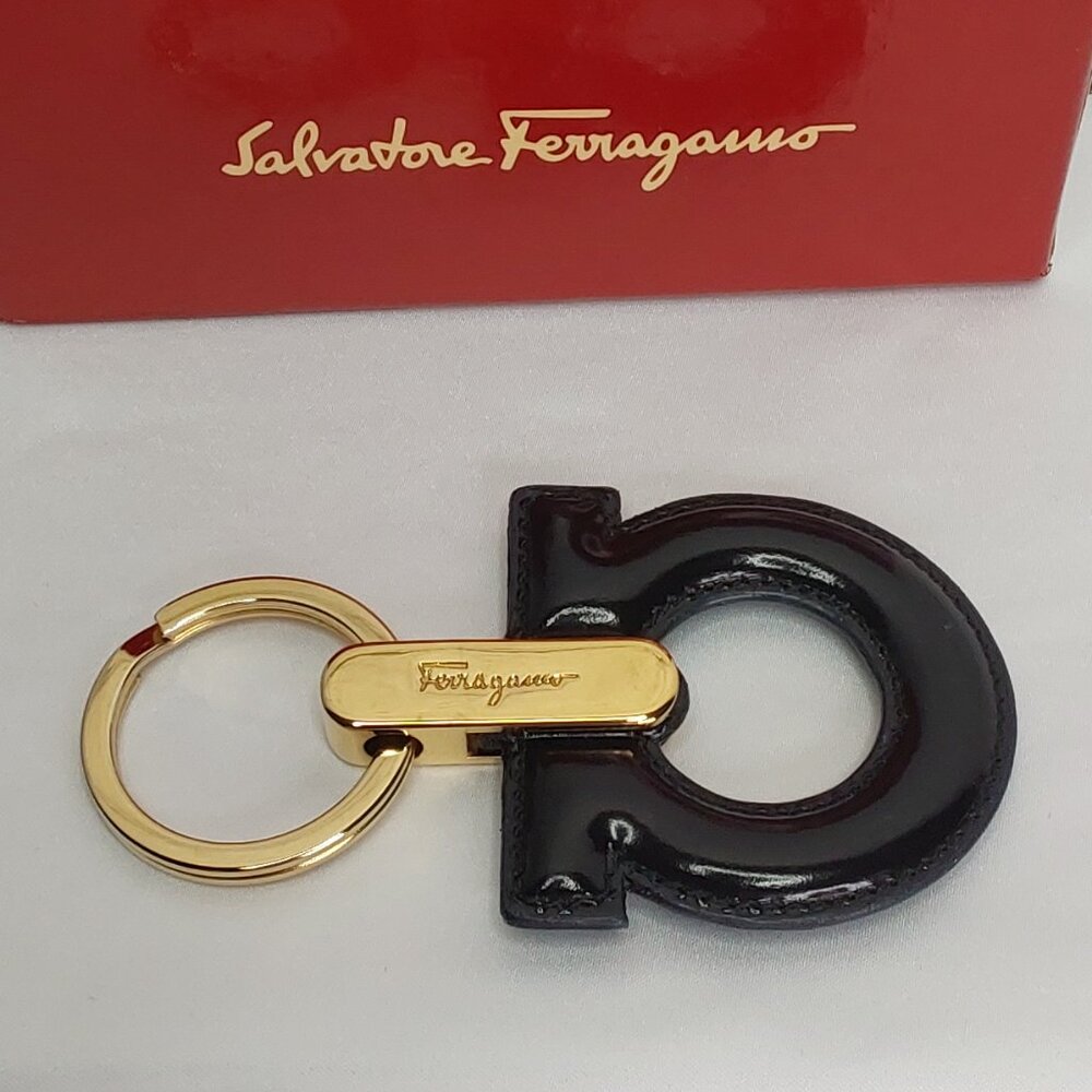 SALVADOR FERRAGAMO 'GANCINI' LEATHER KEY FOB GOLD KEY RING W/ORIGINAL BOX - Picture 13 of 16